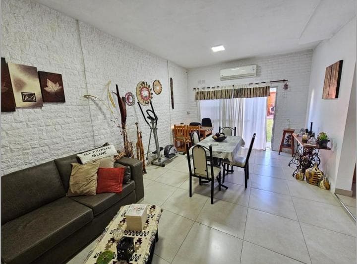 Casa en Venta de 4 Dorm. Jardín, Quincho Piscina. Barrio Santa Rita. Excelente Estado - 5
