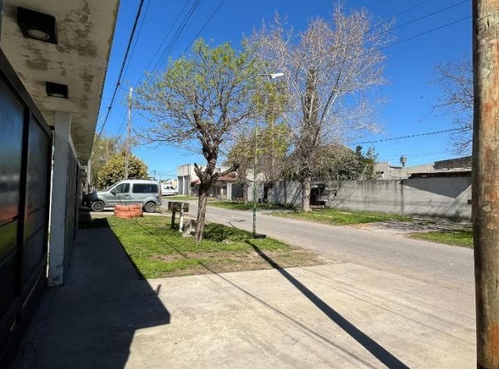 Oportunidad! Lote de 10 X 36, Sobre Asfalto y con Gas Nat - 5