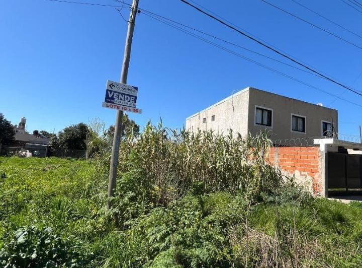 Oportunidad! Lote de 10 X 36, Sobre Asfalto y con Gas Nat - 2