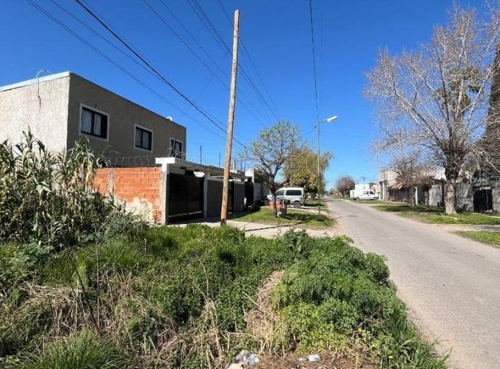 Oportunidad! Lote de 10 X 36, Sobre Asfalto y con Gas Nat - 3