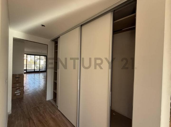 Venta 4 Ambientes con Dependencia en Flores a Estrenar - 5