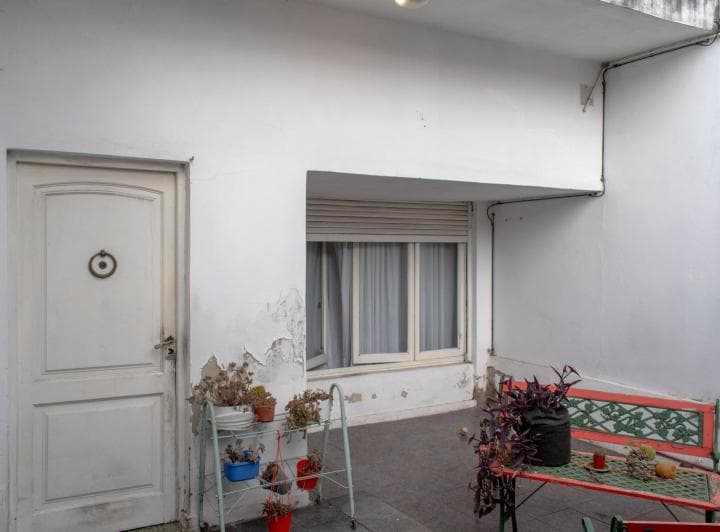 Venta Casa 5 Ambientes con Patio y Cochera en Lanus Este - 2