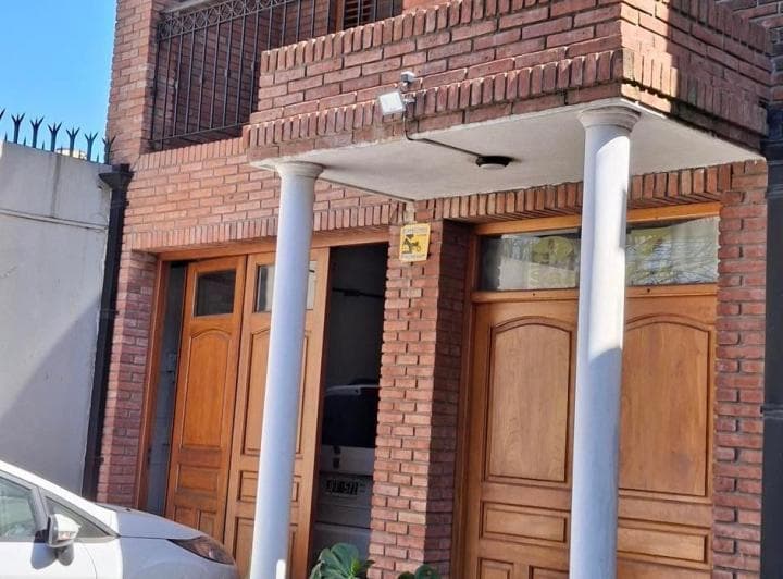 Espectacular Chalet en Excelente Estado y Ubicaciòn Para Mudarse Ya! - 2