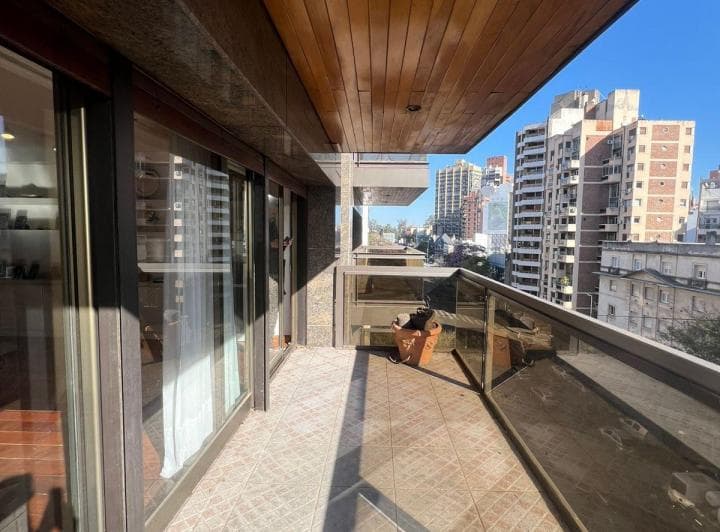 Venta – Semipiso de Categoría Sobre Yrigoyen! - 2