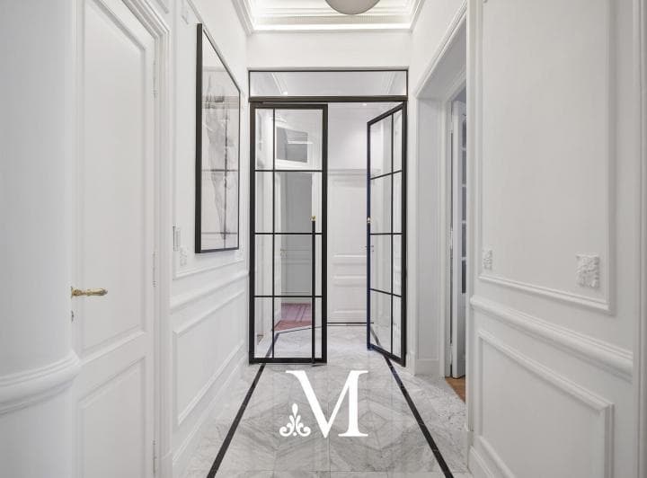 Departamento Oficina Refaccionado Estilo Frances con Mucha Luz y Balcon en Retiro Av Libertador - 3