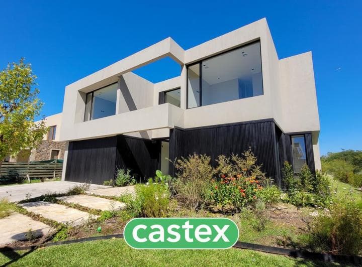 Casa en Venta en El Yacht, Nordelta con Salida Al Rio, Moderna y de Categoría - 2