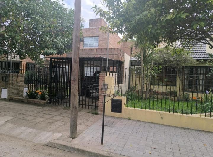 Casa Dos Dorm. Muy Buena Cerca de Av Fuerza Aerea y Sol de Mayo - 2
