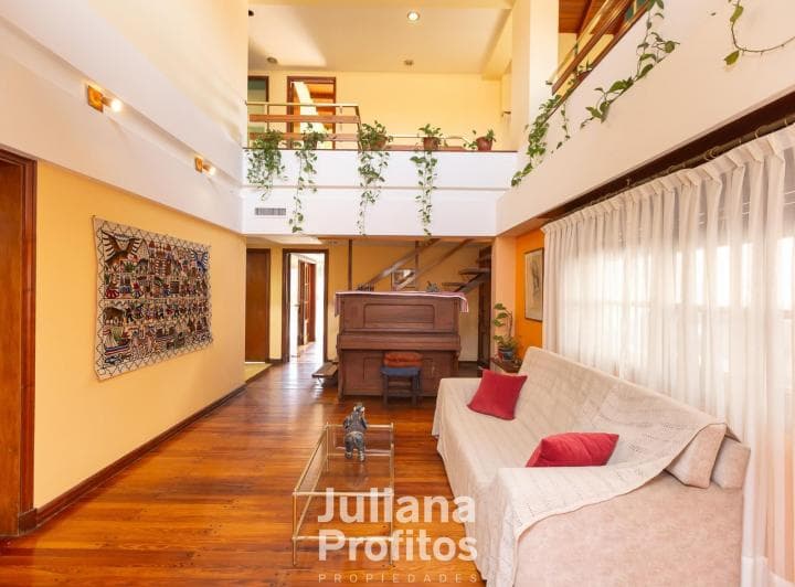 Casa de Siete Ambientes en Venta - Bernal - 4