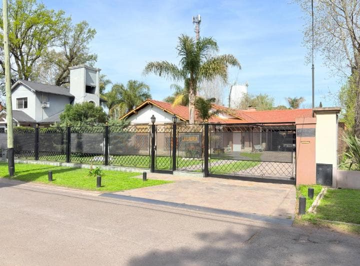 Hermosa Casa con 2 Quinchos y Casa de Huespedes en El Cortijo - 2