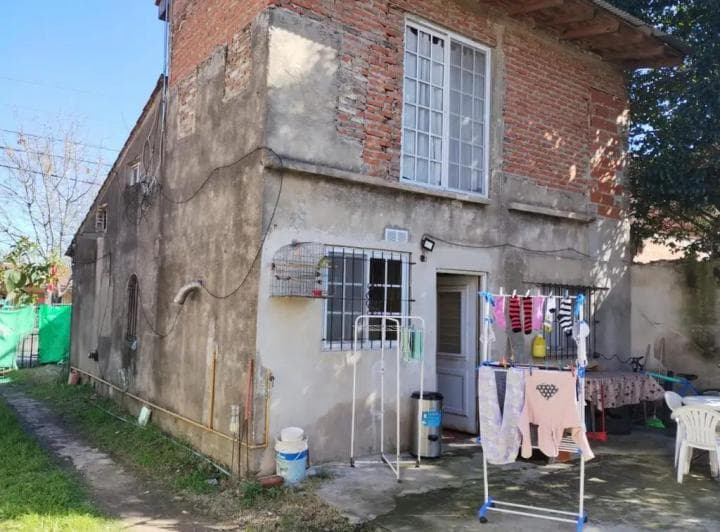 Casa en 2 Plantas, con Lote Libre - 4