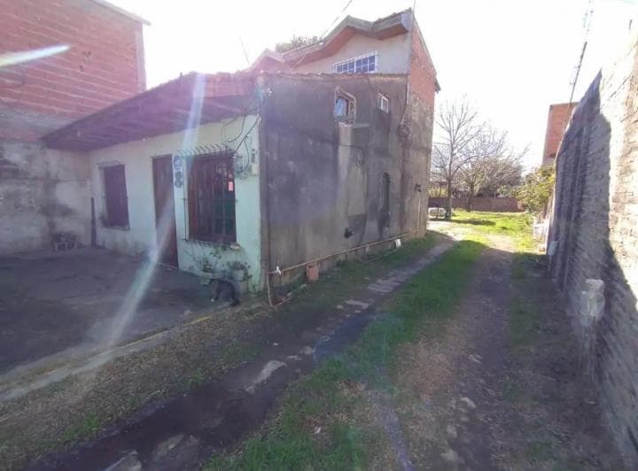 Casa en 2 Plantas, con Lote Libre - 3