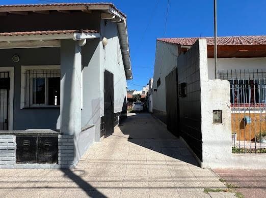 Se Venden 2 Casas + Taller + Garajes. Bolivar 7700. Mar del Plata - 2