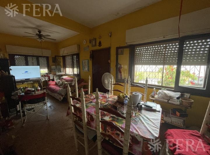 Venta de Casa 4 Ambientes con Terraza y Quincho en Lanús Este - 2