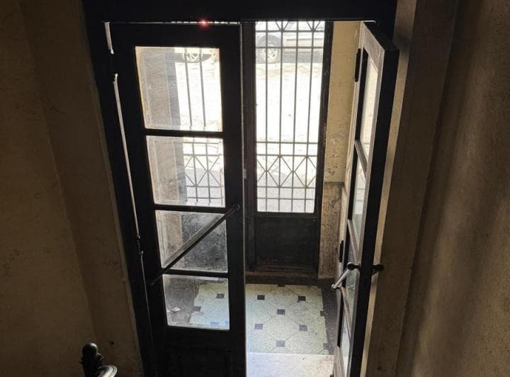 Edificio de Departamentos - Local en Pb - Para Reciclar - Unico Dueño - con Escritura - 3