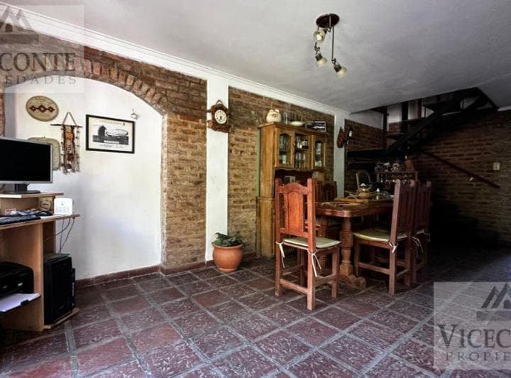 Casa 150 m², Hudson 136 E/ Alvear y Julián Quintana. Chascomús, Buenos Aires - 2