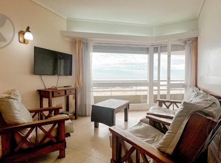 Venta | Depto 3 Amb C Dependencia y Cochera | Vista Plena Al Mar | La Perla - 4