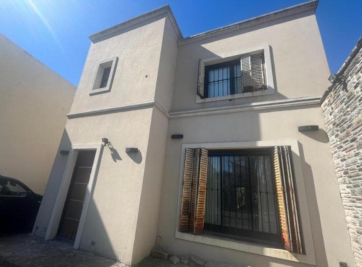 Adrogue Casa en Venta 3 Dorm Jardin Excelente Ubicacion - 2
