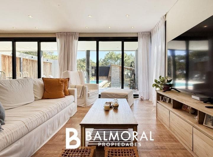 Importante Casa en Barrio Los Pioneros en Venta - 4
