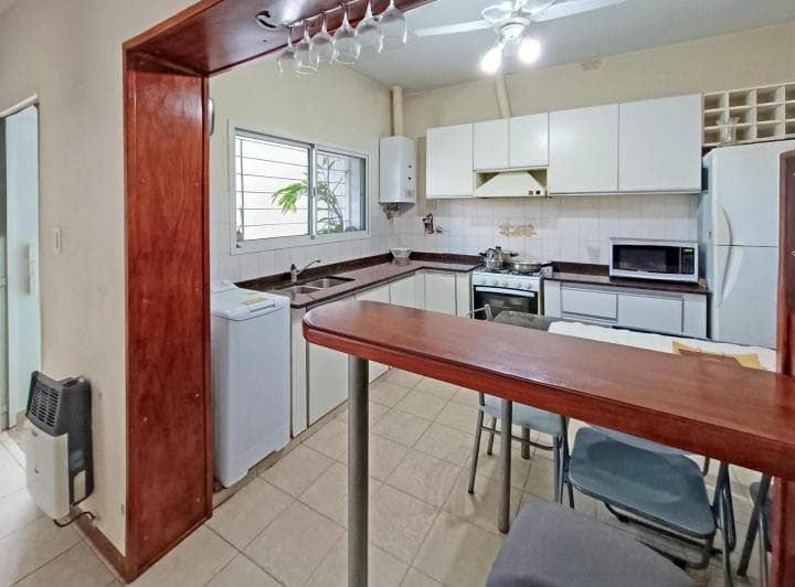 Venta | Permuta - Casa 4 Dorm., Quincho Parrillero y Cochera - Barrio Sarmiento, Rosario. - 2