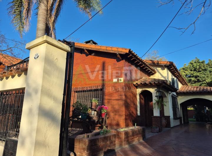 Chalet Estilo Casa Quinta en Venta 5 Ambientes Sobre Lote de 1000 m², Hurlingham - 4