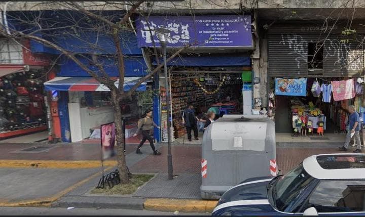 Venta Local a La Calle Av Rivadavia Frente a Plaza Flores - 2