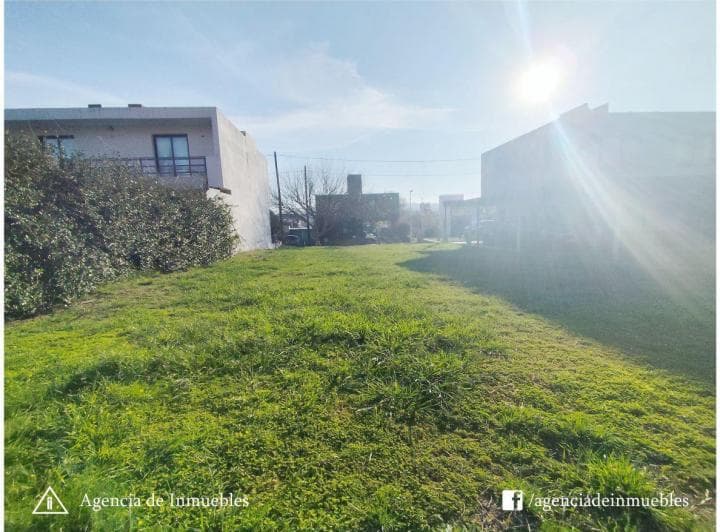 Vende: Lote en Primera Etapa de Barrio Tejas 4 /350 m² / Cancelado - 2