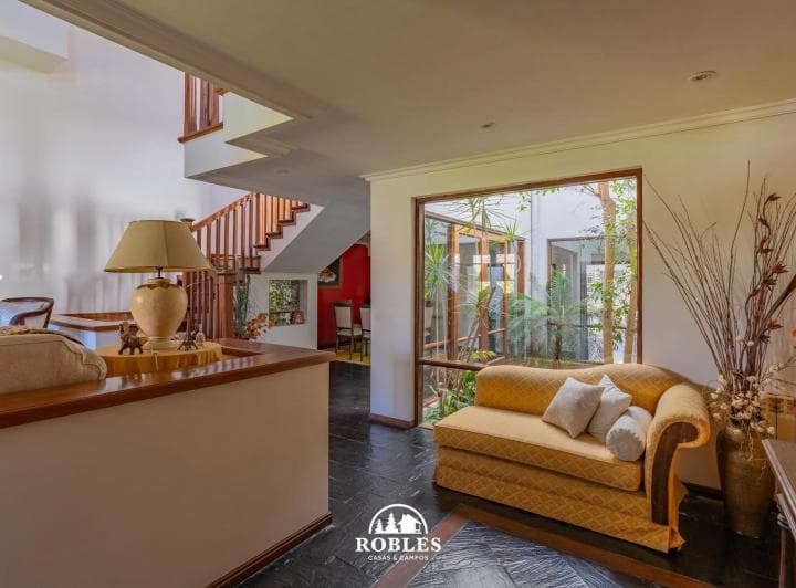 Chalet de Categoría en Excelente Entorno Residencial. - 3