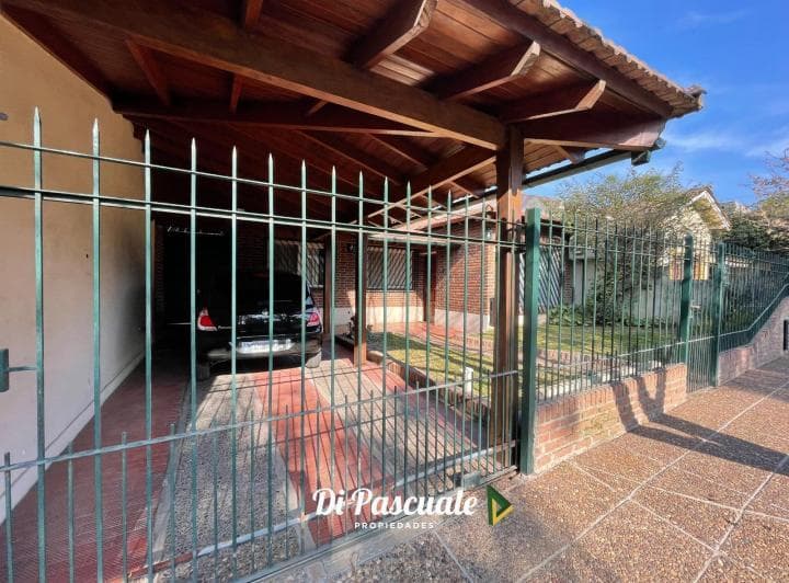 Venta Casa 3 Dorm., Parque Quincho y Pileta - Moreno Sur - 4
