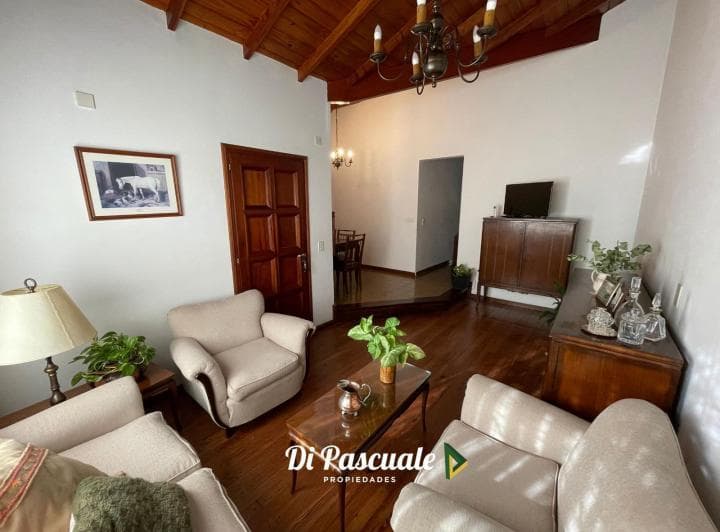 Venta Casa 3 Dorm., Parque Quincho y Pileta - Moreno Sur - 5