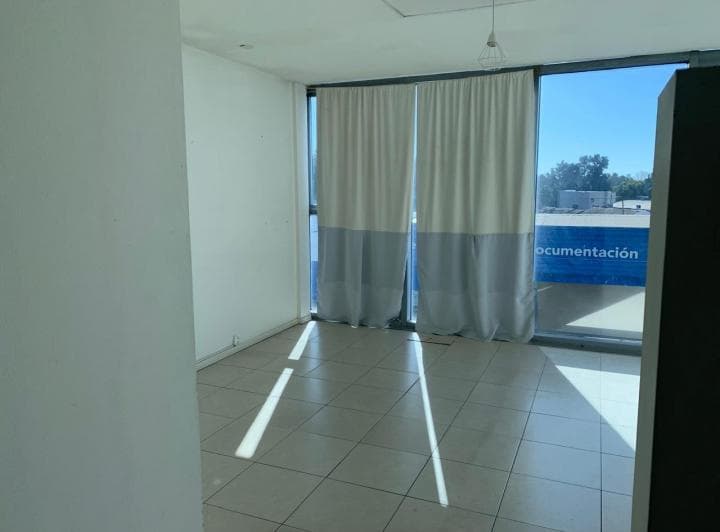 Oficina/consultorio en Pilar Centro - 2