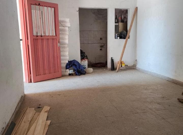 Terreno Venta con Galpón y Locales Sobre Ruta - 4