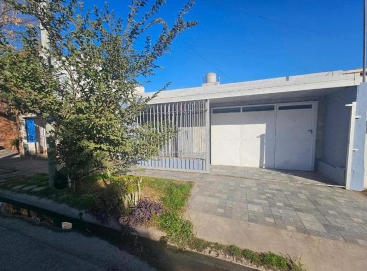 Casa 3 Dorm. con Cochera Barrio Lamadrid - 5