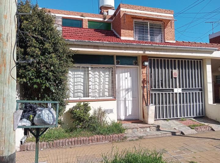 V698 Oportunidad Haedo Venta PH en Duplex 4 Ambientes con Garaje Sin Expensas - 2