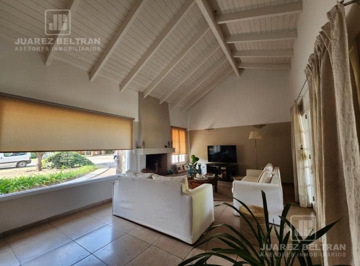 Venta - Casa de Cuatro Dorm. con Cochera y Pileta - Country La Paloma - Villa Allende - 5