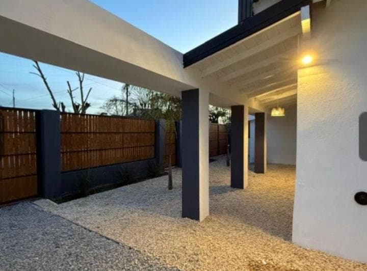 Venta de Moderna Casa de 3 Ambientes en Zona Los Pinares - 5
