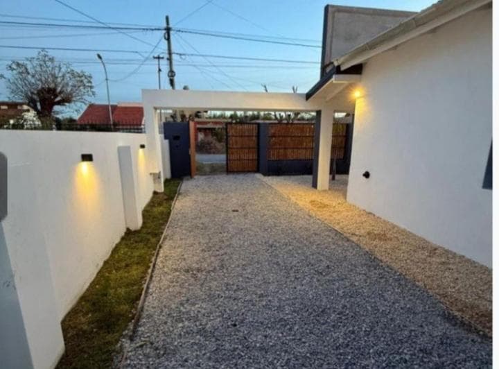 Venta de Moderna Casa de 3 Ambientes en Zona Los Pinares - 4