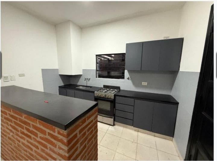 Venta de Moderna Casa de 3 Ambientes en Zona Los Pinares - 2