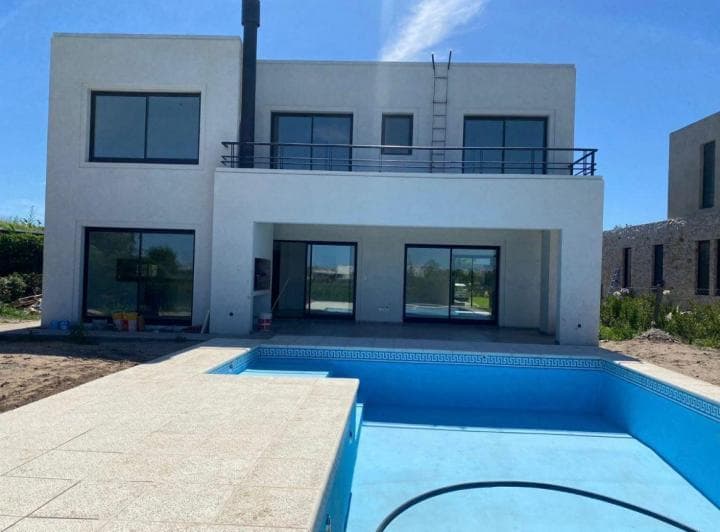 Venta Casa - El Canton - Barrio Golf - 6 Ambientes - 3
