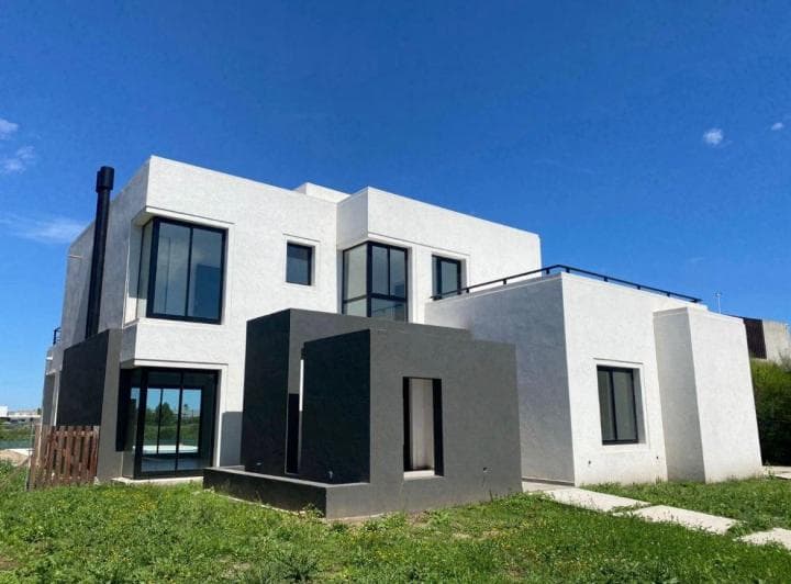 Venta Casa - El Canton - Barrio Golf - 6 Ambientes - 2