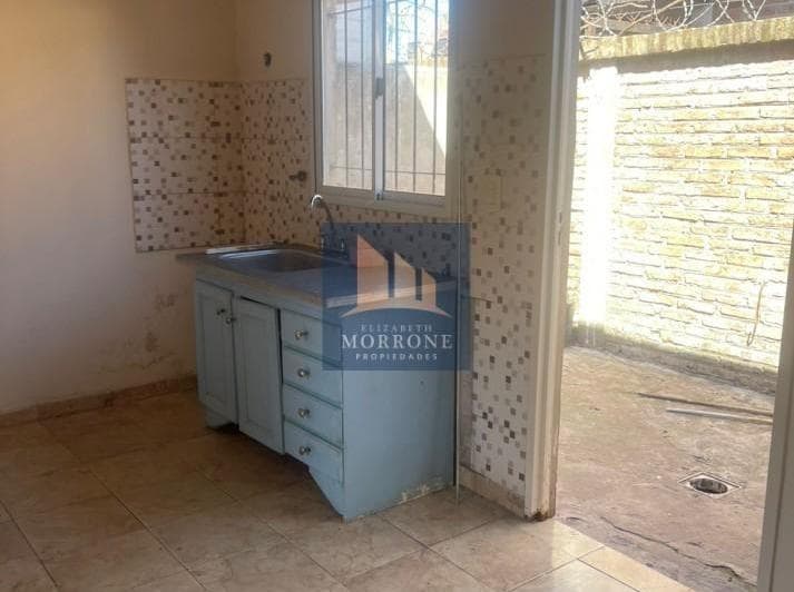 Venta Lote de 20x10 m con Edificacion de 4 Departamentos (2 Terminados), Castro Chavez 202 Esq Nar - 3