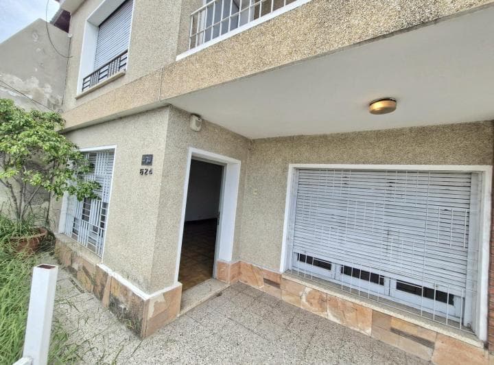 Venta Casa 3 Dorm - Sobre Maestro Vidal - Alto Alberdi - 2