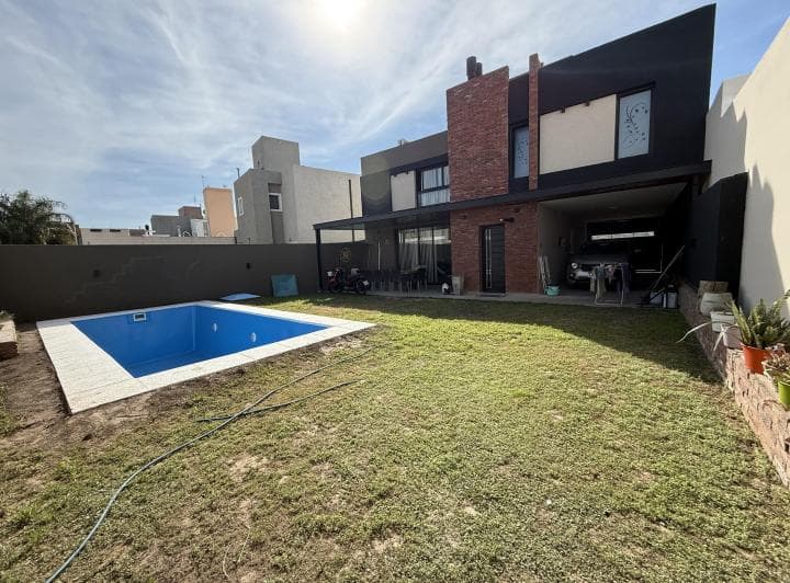 Casa en Venta Manantiales 1 Premium 3dor + Escrit Pileta Gran Patio 230cub 286terr - 2