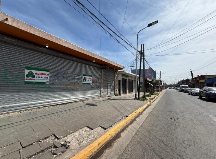 Amplio y Excelente Local Comercial Sobre Calle Evita - El Jagüel - 3