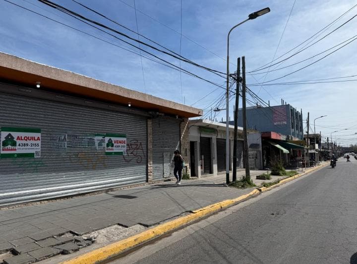 Amplio y Excelente Local Comercial Sobre Calle Evita - El Jagüel - 5