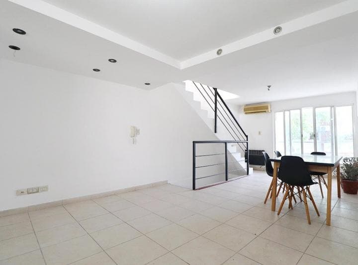 Venta Duplex con Doble Cochera, Balcon y Patio Villa Urquiza - 2