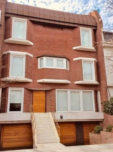 Casa en Venta en Barrio Parque. 500 m² Cub 300 m² de Jardín. Pileta. 7 Dorm, Garage Para 5 Autos. - 2