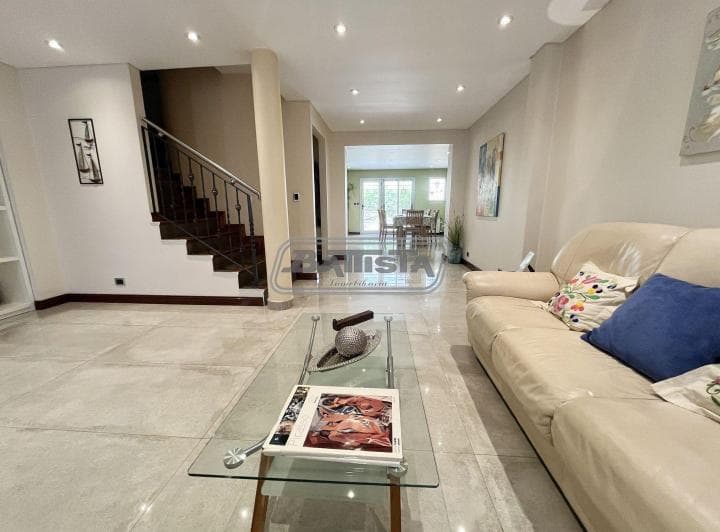 Casa 6 Ambientes. | Avellaneda Al 600 - 5