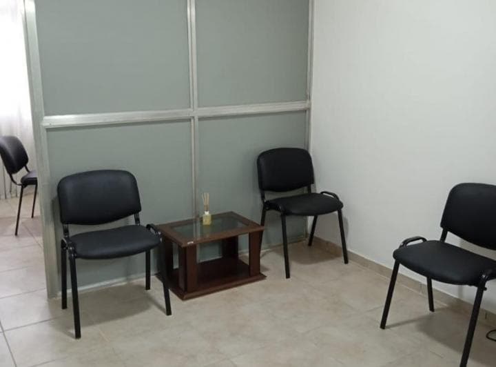 Oficina Comercial Impecable de 18 m&sup2; con Baño - 2