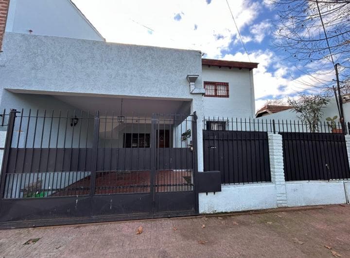 Casa a La Venta Calle R. Sáenz Peña 909 Adrogué. - 2