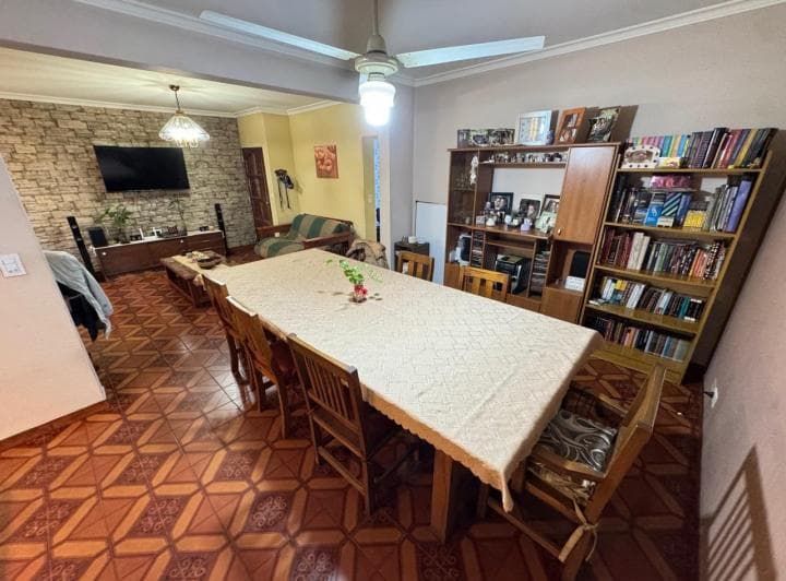 Venta Casa S/lote Propio de 4amb + 2 Locales - 5